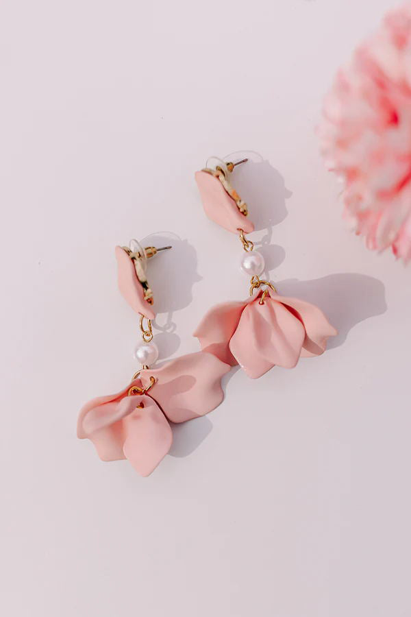 Chic and Heartfelt Flower Pearl Earrings