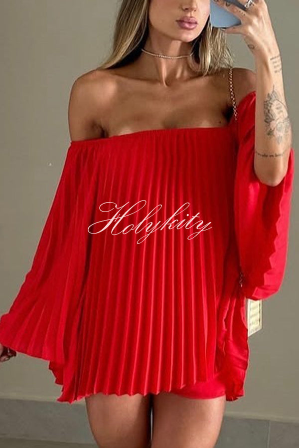 Solid Off-the-shoulder Pleated Loose Top and Elastic Waist Shorts Set