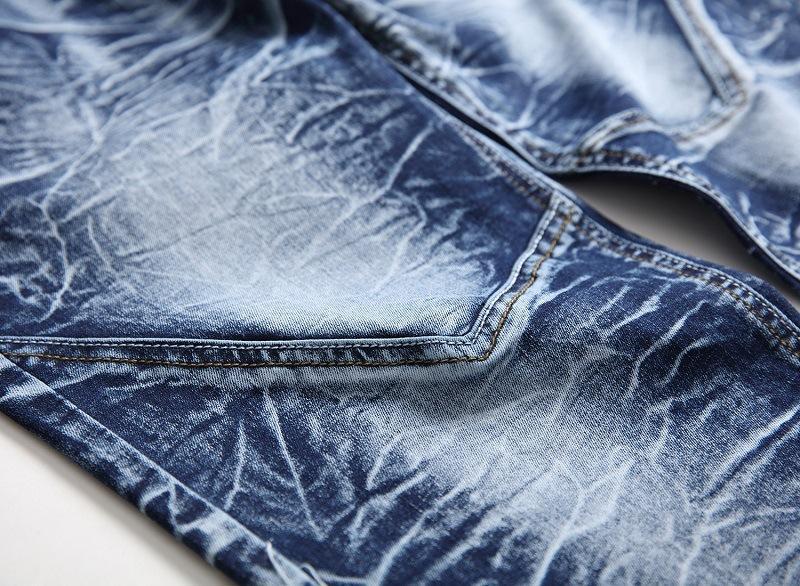 Elasticity Folds Straight Jeans